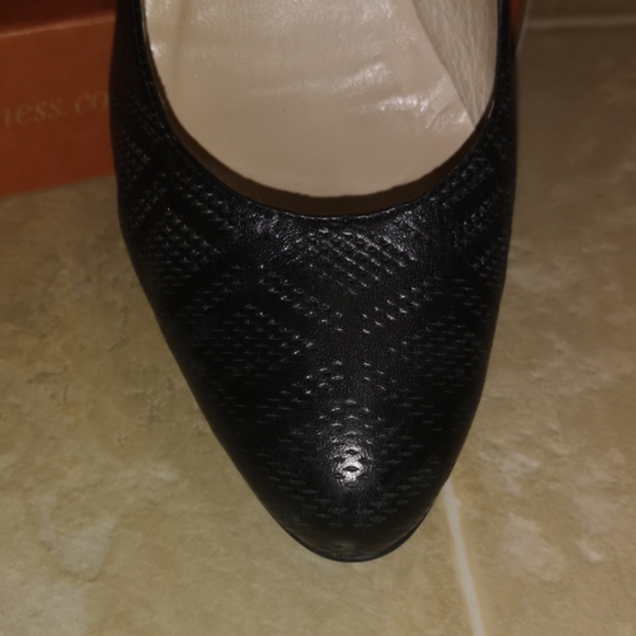 Shoes - Pumps - Picture 3 of 5